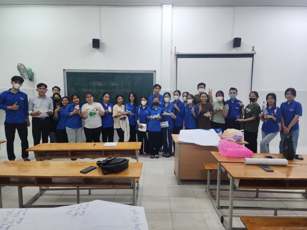 Hoạt động Tái chế rác thải nhựa hưởng ứng ngày Môi trường thế giới 5/6/2024