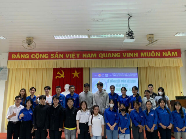 CLB Hành trình sinh viên tổ chức Lễ tổng kết Chiến dịch Mùa hè xanh 2025